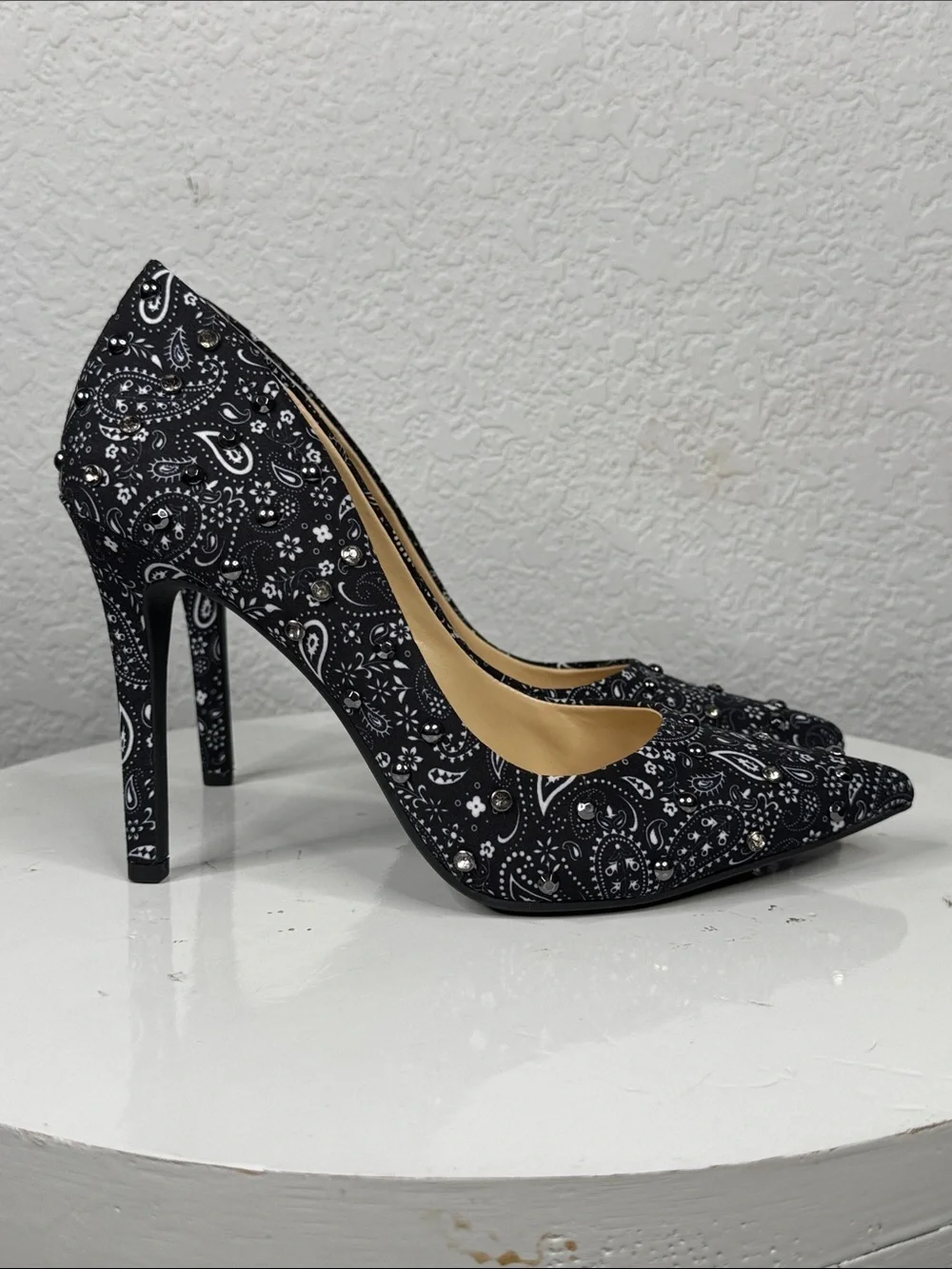 JESSICA SIMPSON CASSANI BANDANA PRINT STUDDED POINTED TOE STILETTO HEELS NIB 9
